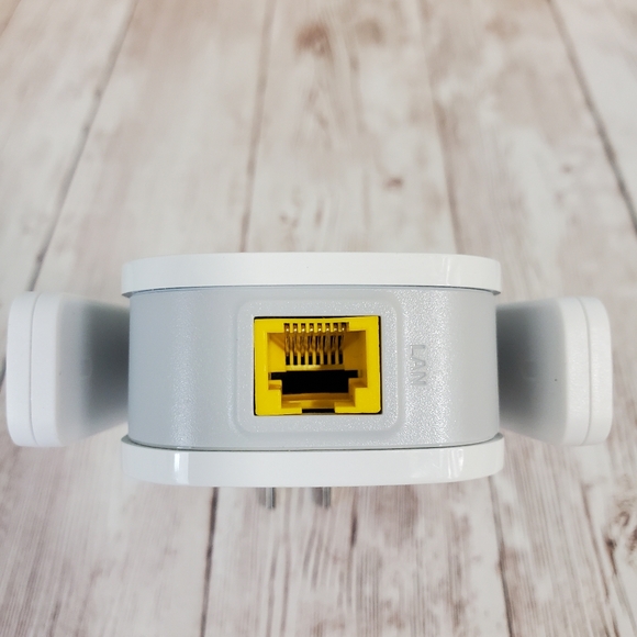 AC1200 D-Link WiFi Extender DAP-1610 - Picture 4 of 4